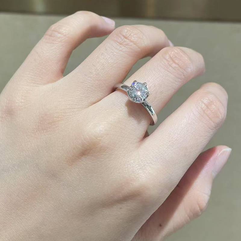 简约六爪Women's RingS925银镀白金定制选款主石Moissanite1.0ct/副石高碳钻